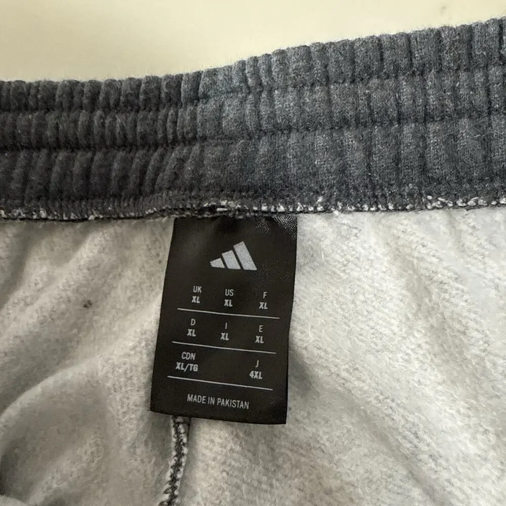 adidas men Essentials 3-Stripes Fleece Pants Size XL Dark Grey Black